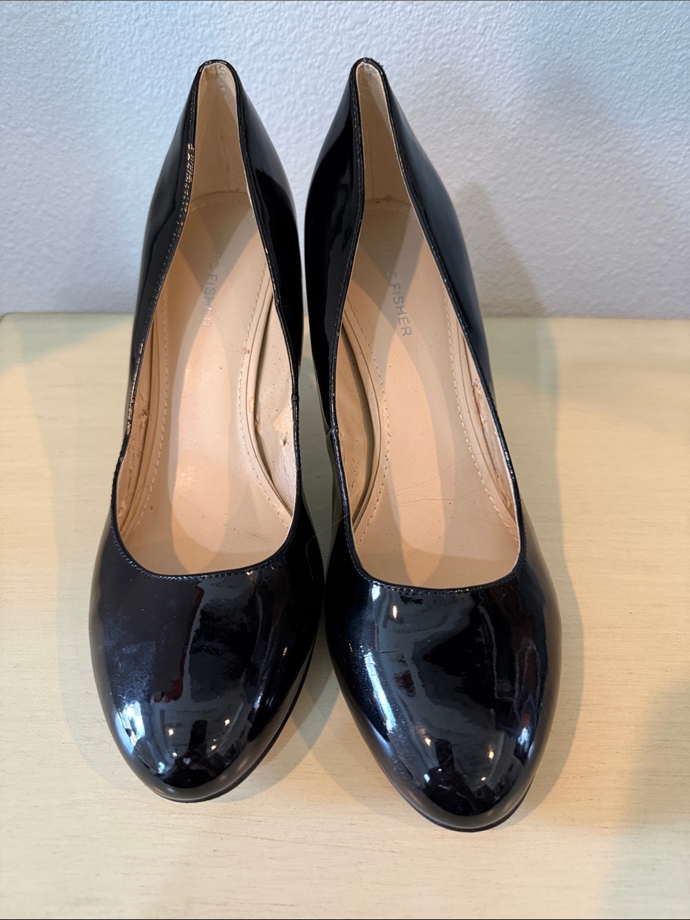 Marc Fisher Black Patent Leather Round-Toe Pumps 1000-2